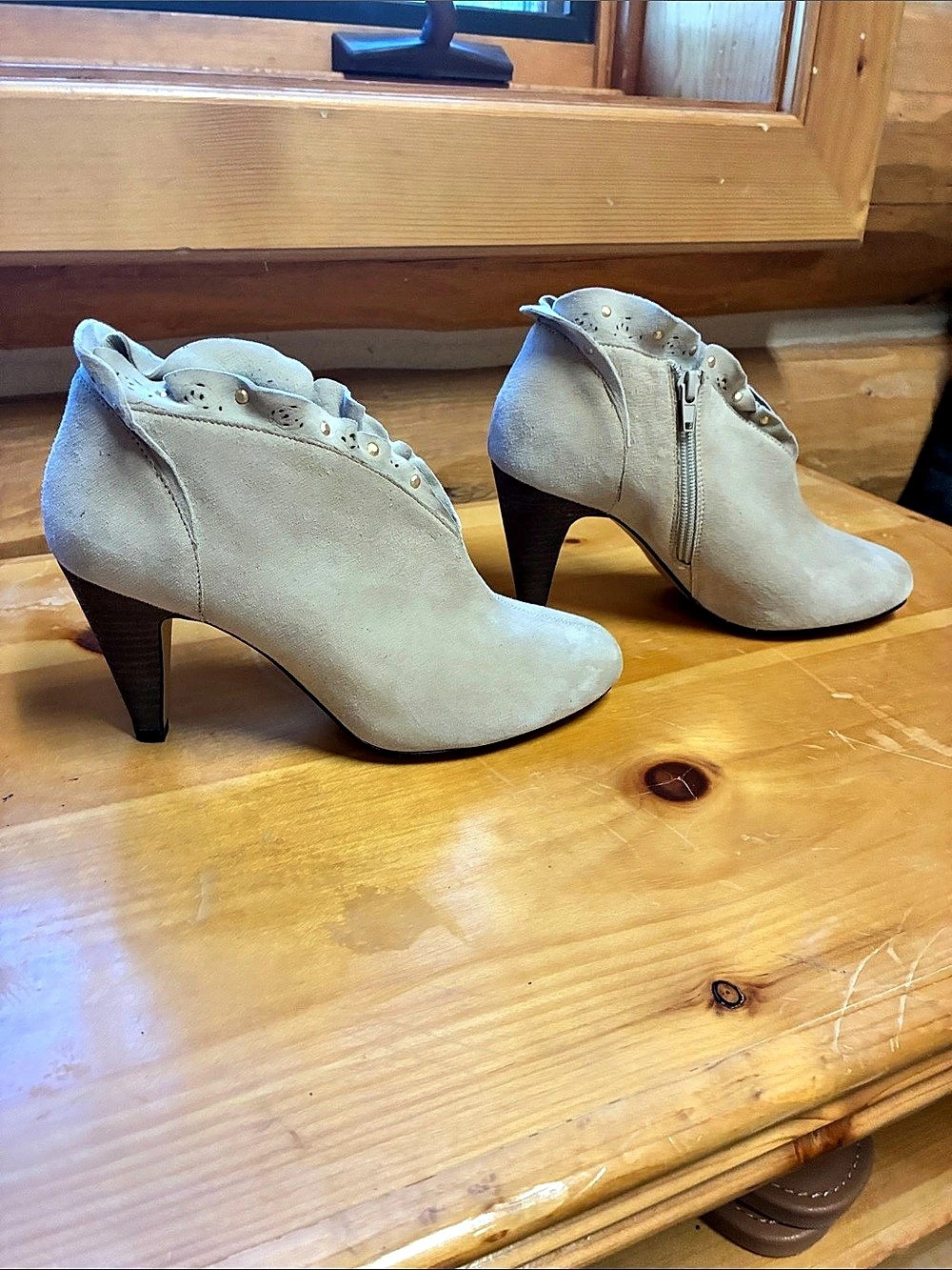 Bella vita beige Suede Ankle Boots